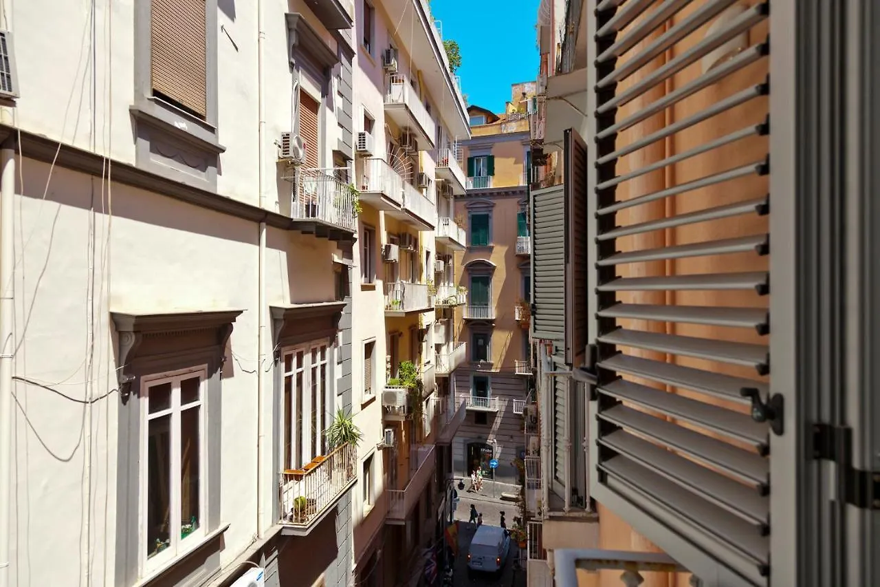Opera Rooms In Via Toledo By Wonderful Italy Neapol Pensjonat